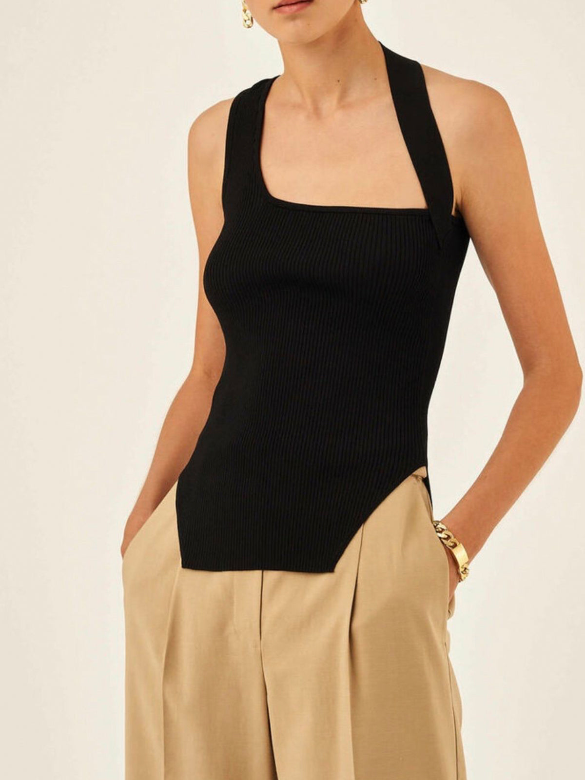 Asymmetrische Neckholder-Rippweste