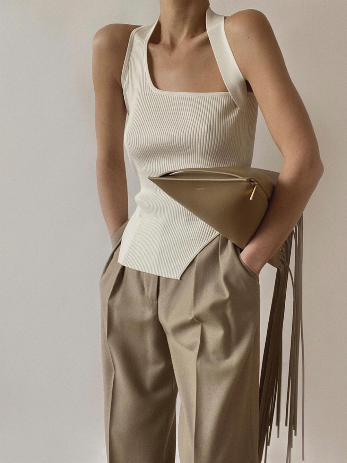 Asymmetrische Neckholder-Rippweste