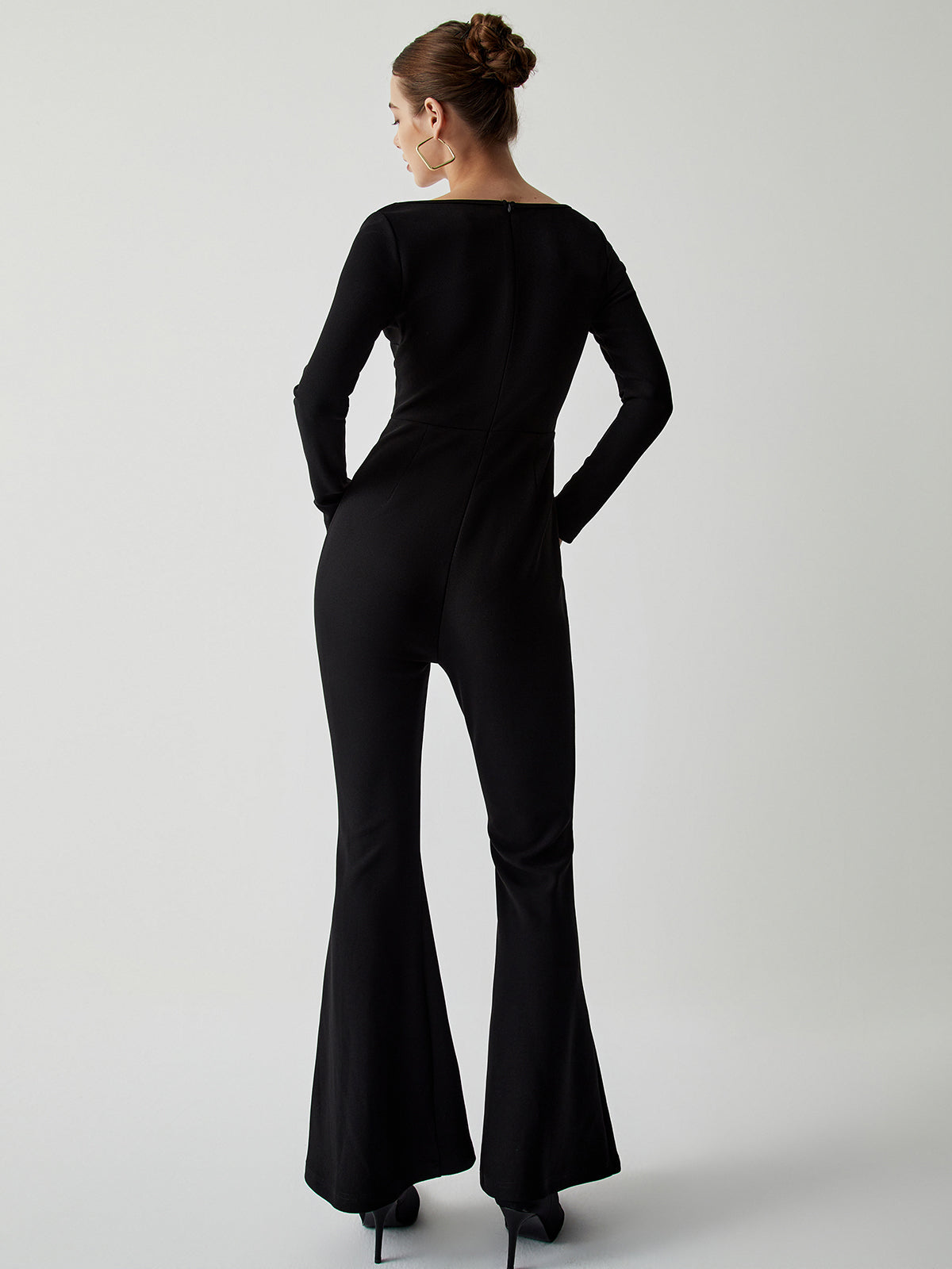 Fyrkantig halsringning med långa ärmar och utsvängd jumpsuit