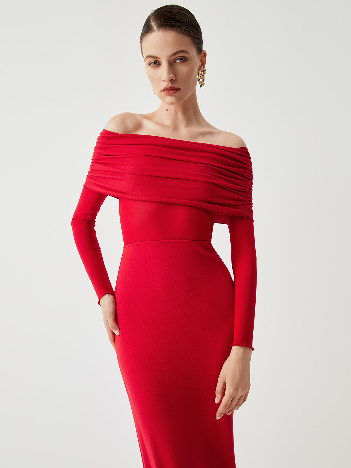 Halbtransparentes, schulterfreies, langärmliges Netzkleid