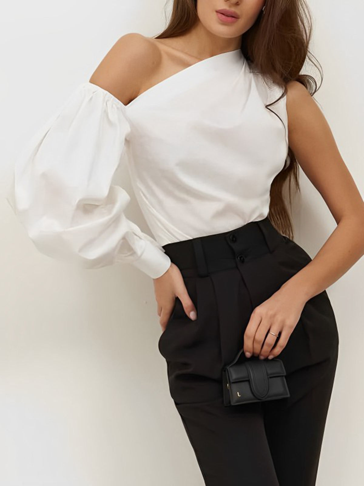 Asymmetrisk blus med bara axlar