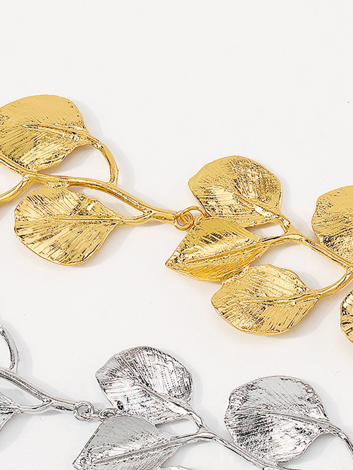 Halsband i vintage-legering med bladmotiv