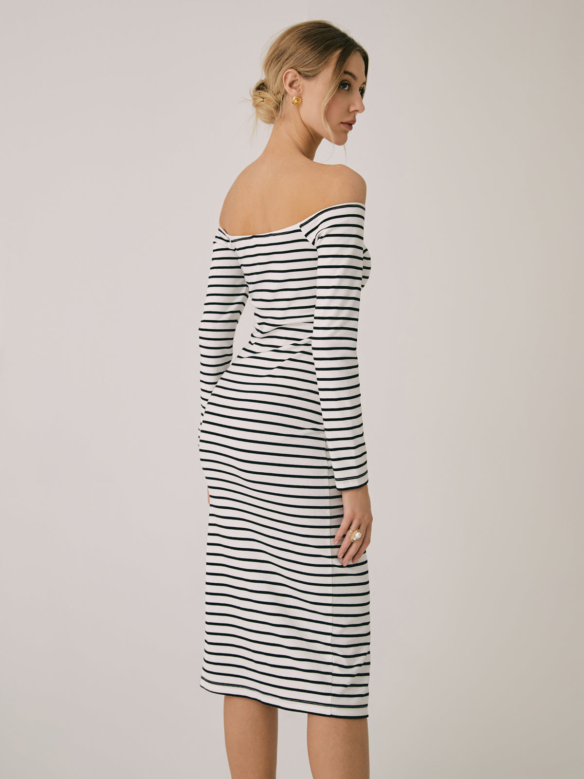 Schulterfreies Midikleid mit Rosettenschlitz