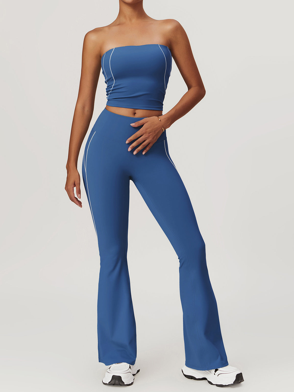 Högmidjade höftlyftande utsvängda leggings