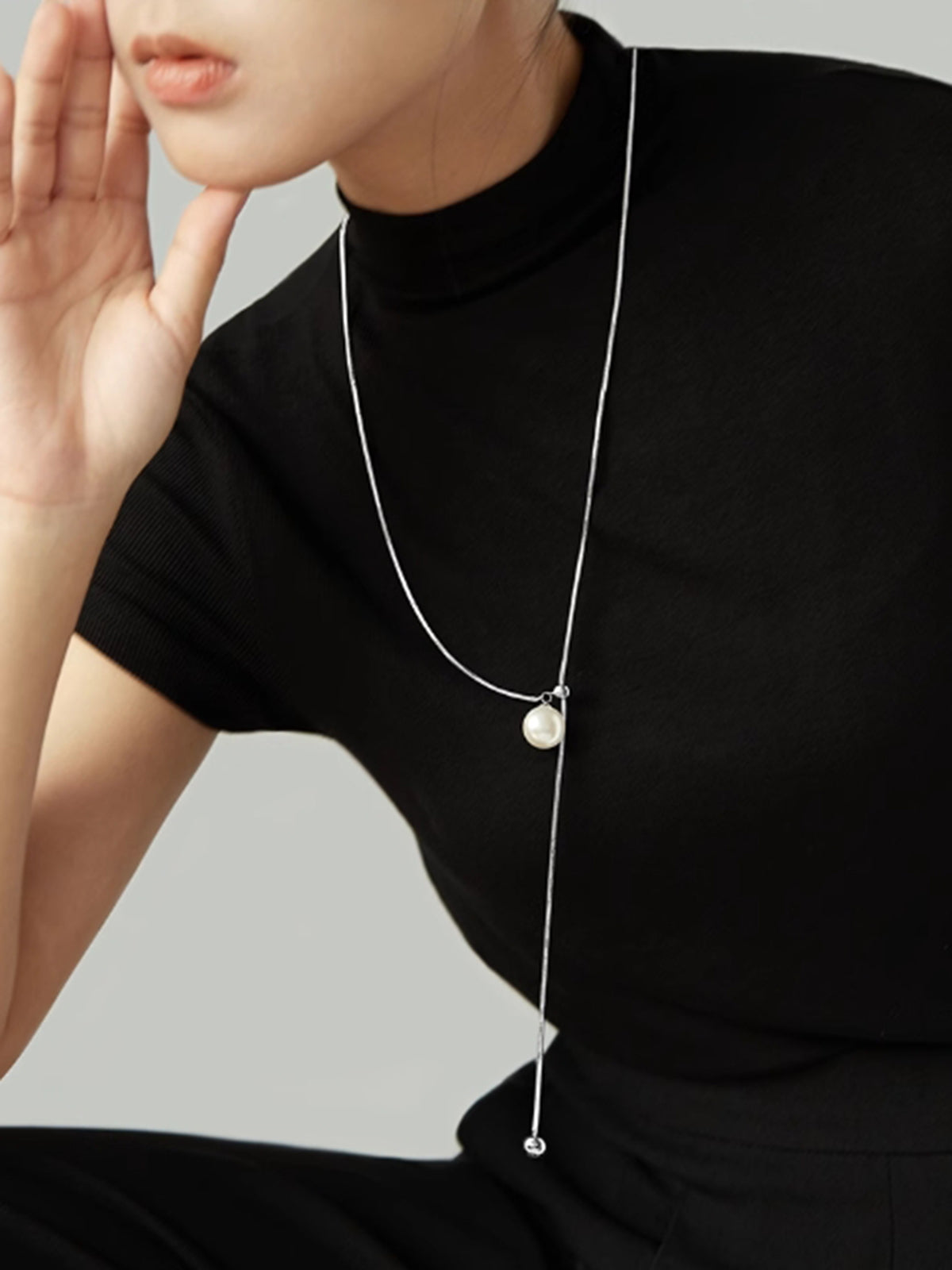 Pärlhalsband med Lariat-motiv i Y-format
