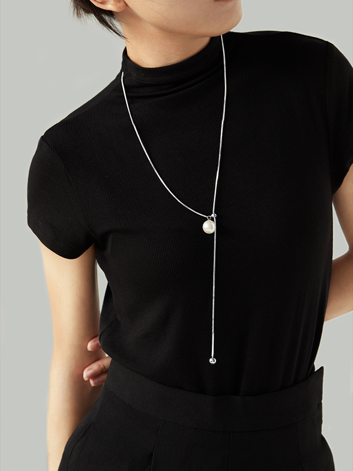 Pärlhalsband med Lariat-motiv i Y-format