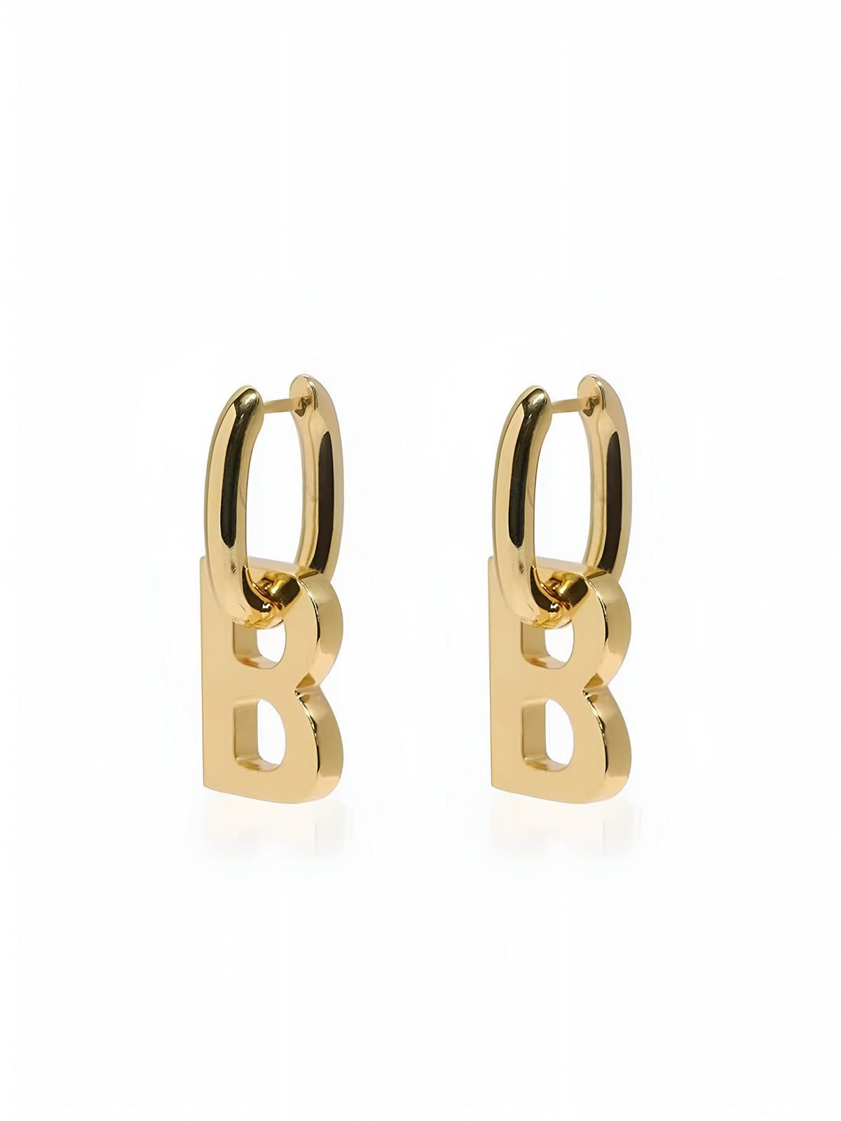 Goldene Creolen mit B-Buchstaben-Anhänger