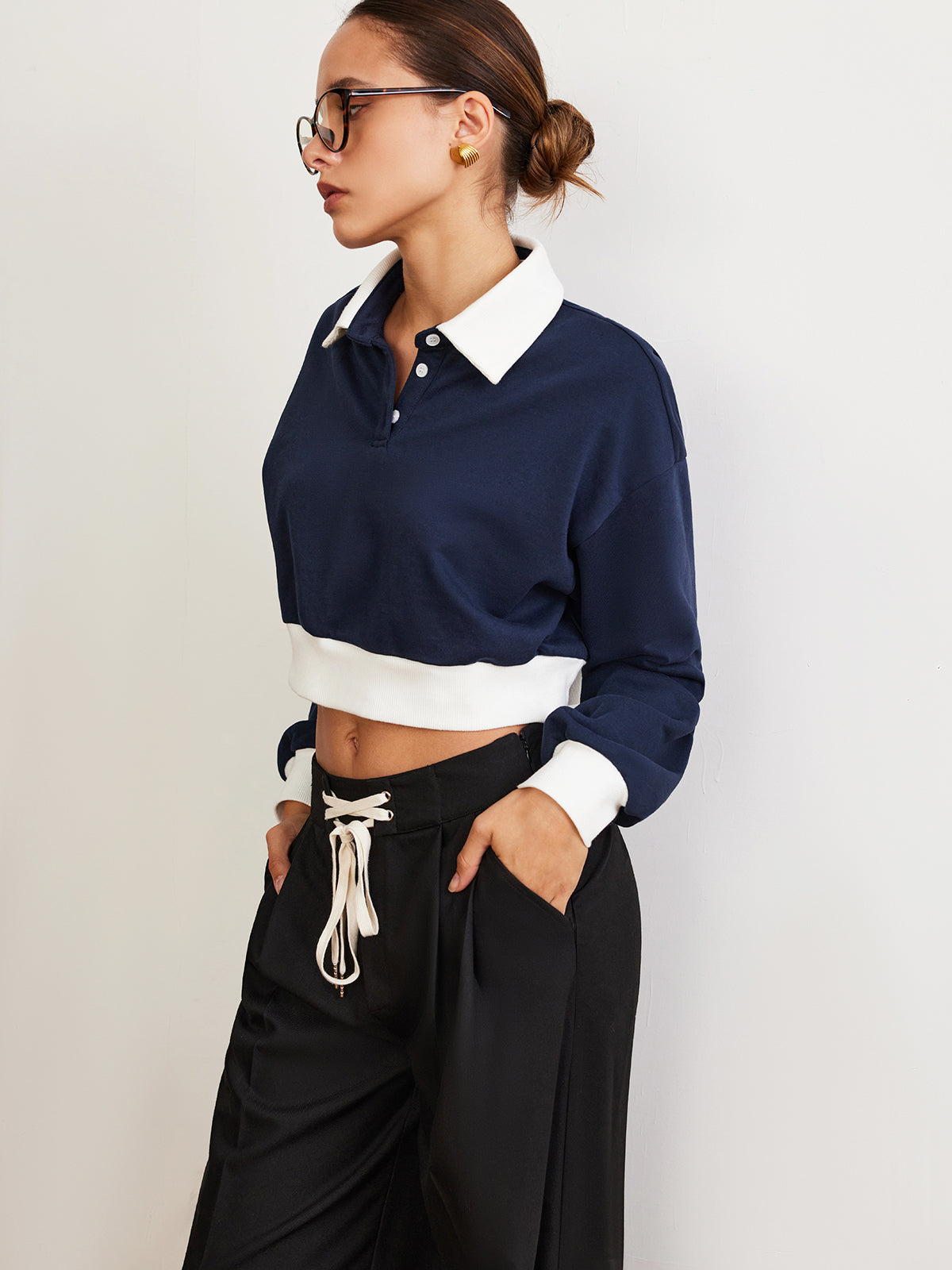 Kurzes Polo-Sweatshirt mit Patchwork