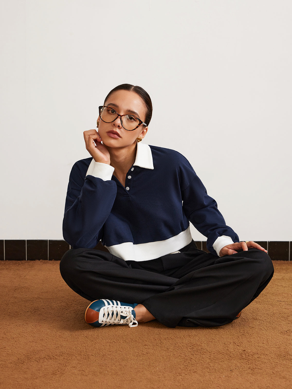 Kurzes Polo-Sweatshirt mit Patchwork