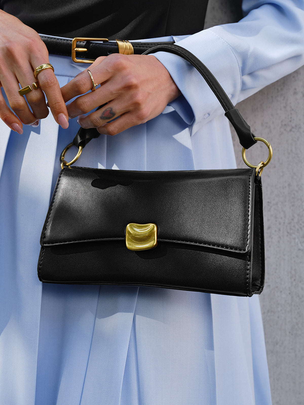 Achseltasche mit Baguette-Klappe