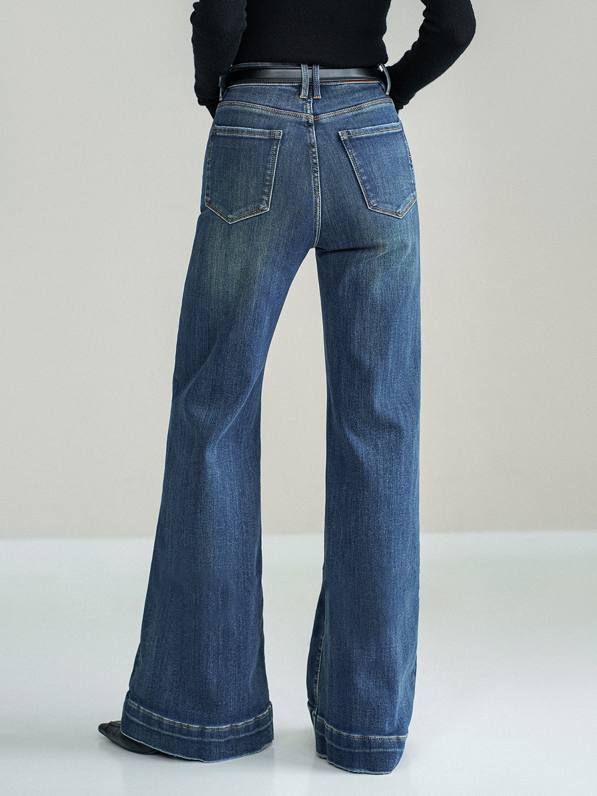 Bootcut-Jeans mit mittlerer Taille ohne Gürtel