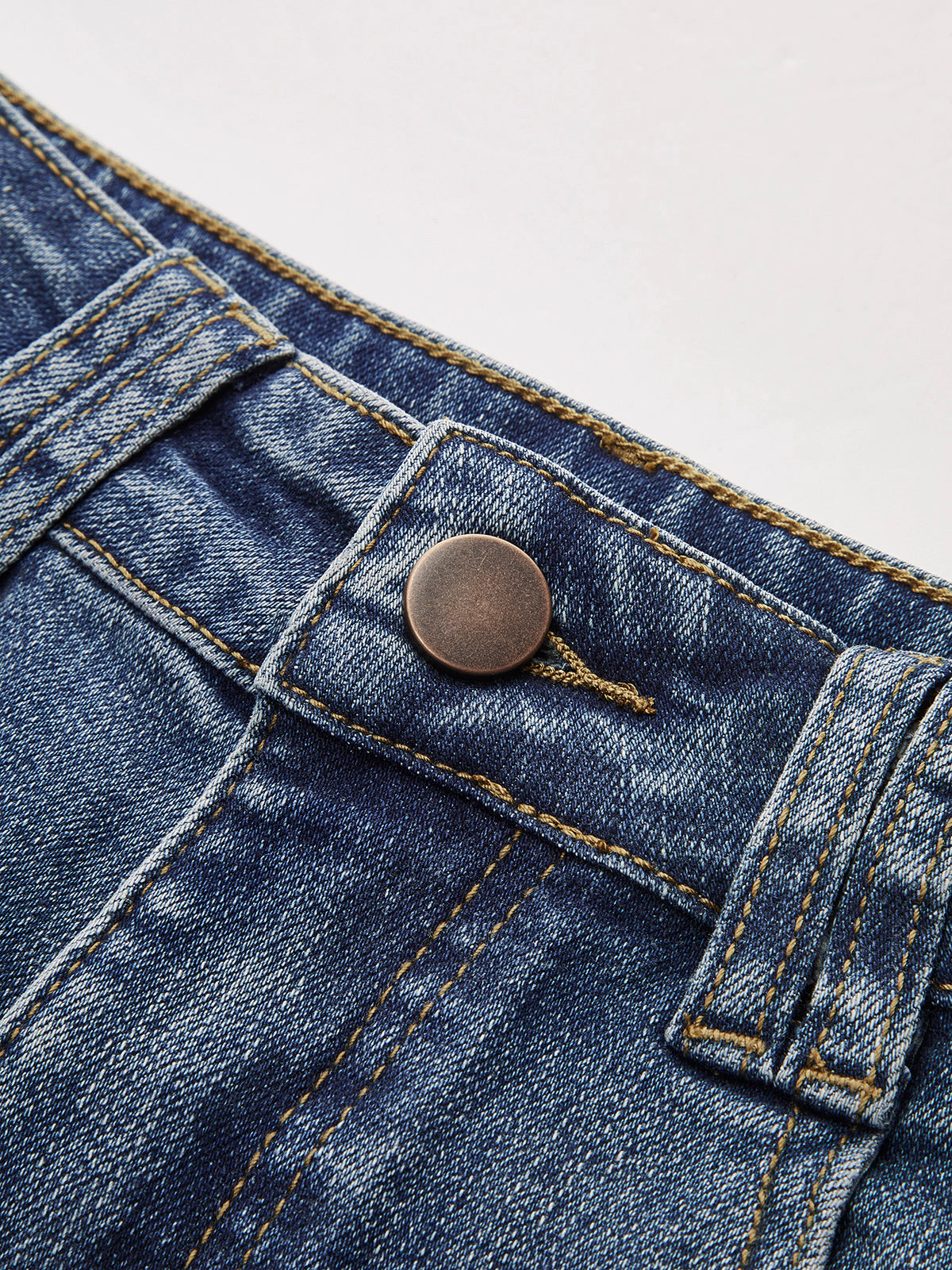 Bootcut-Jeans mit mittlerer Taille ohne Gürtel