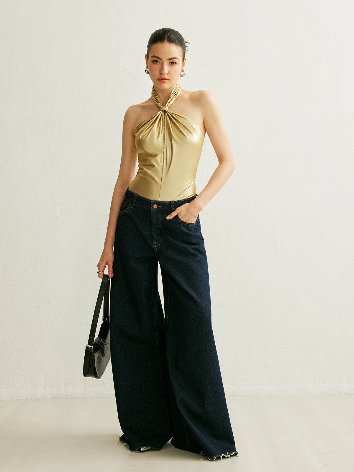 PU-Neckholder-Bodysuit mit überkreuztem Rücken