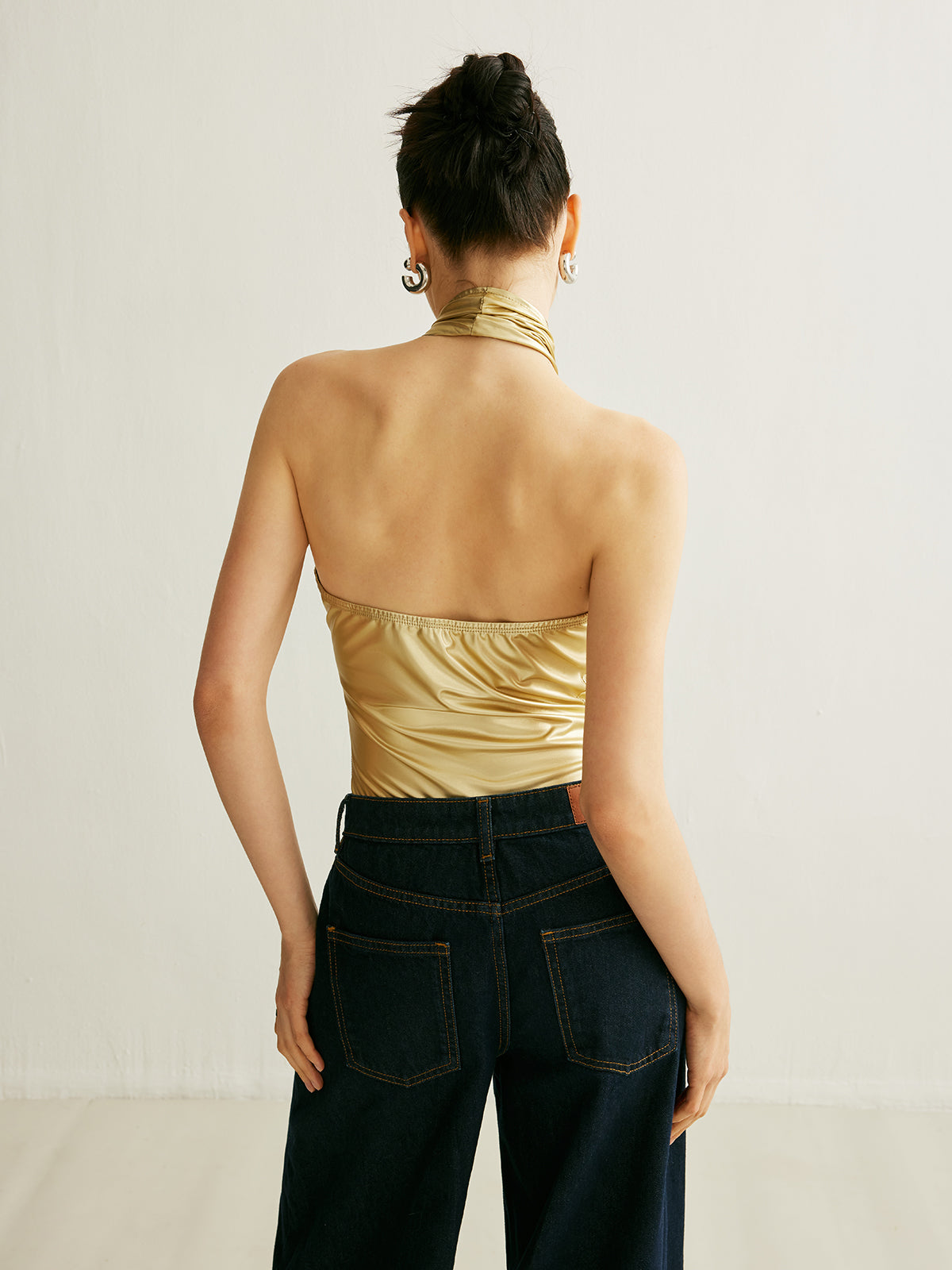PU-Neckholder-Bodysuit mit überkreuztem Rücken