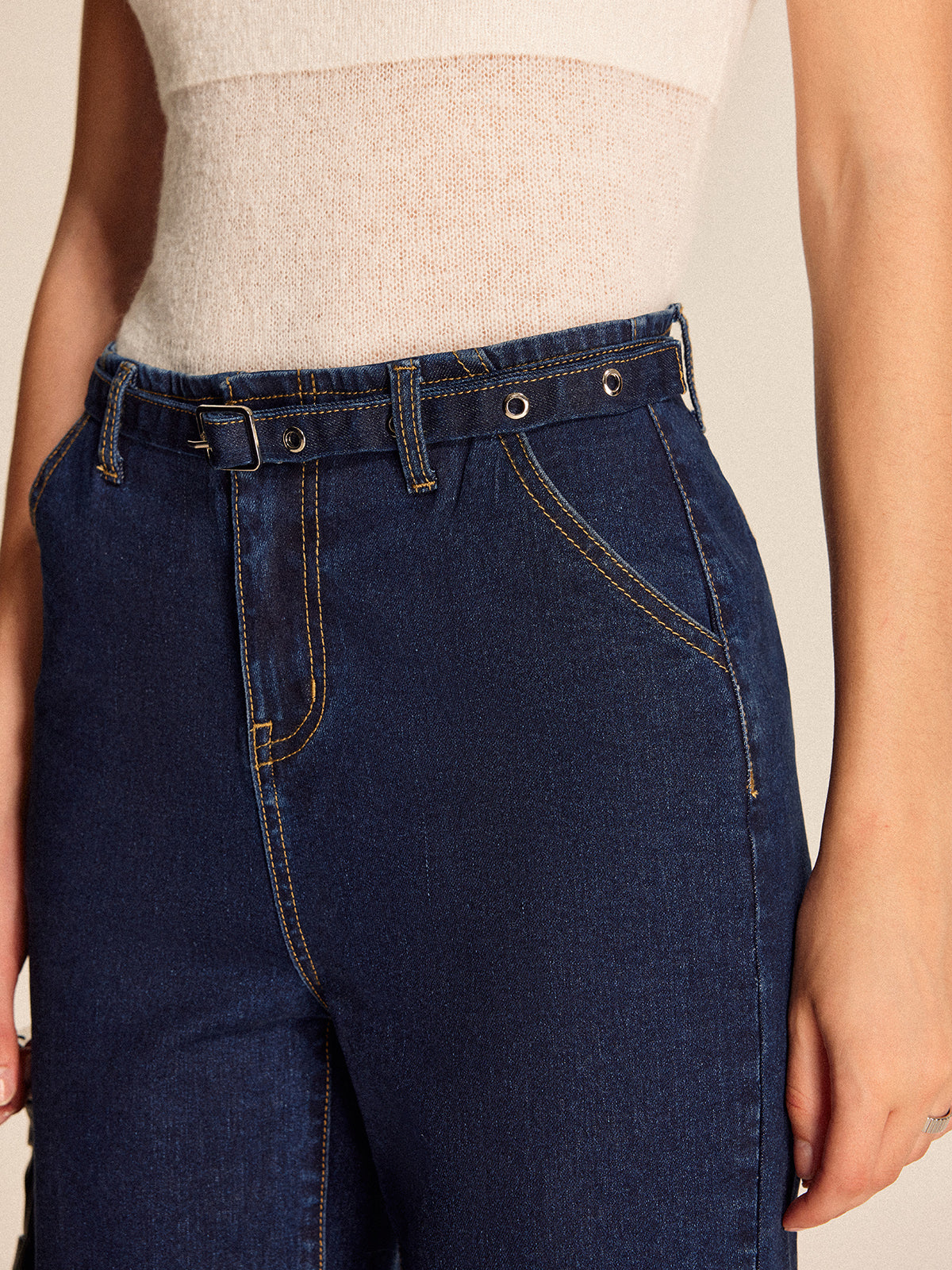 Denimbyxor med raka ben och skärp
