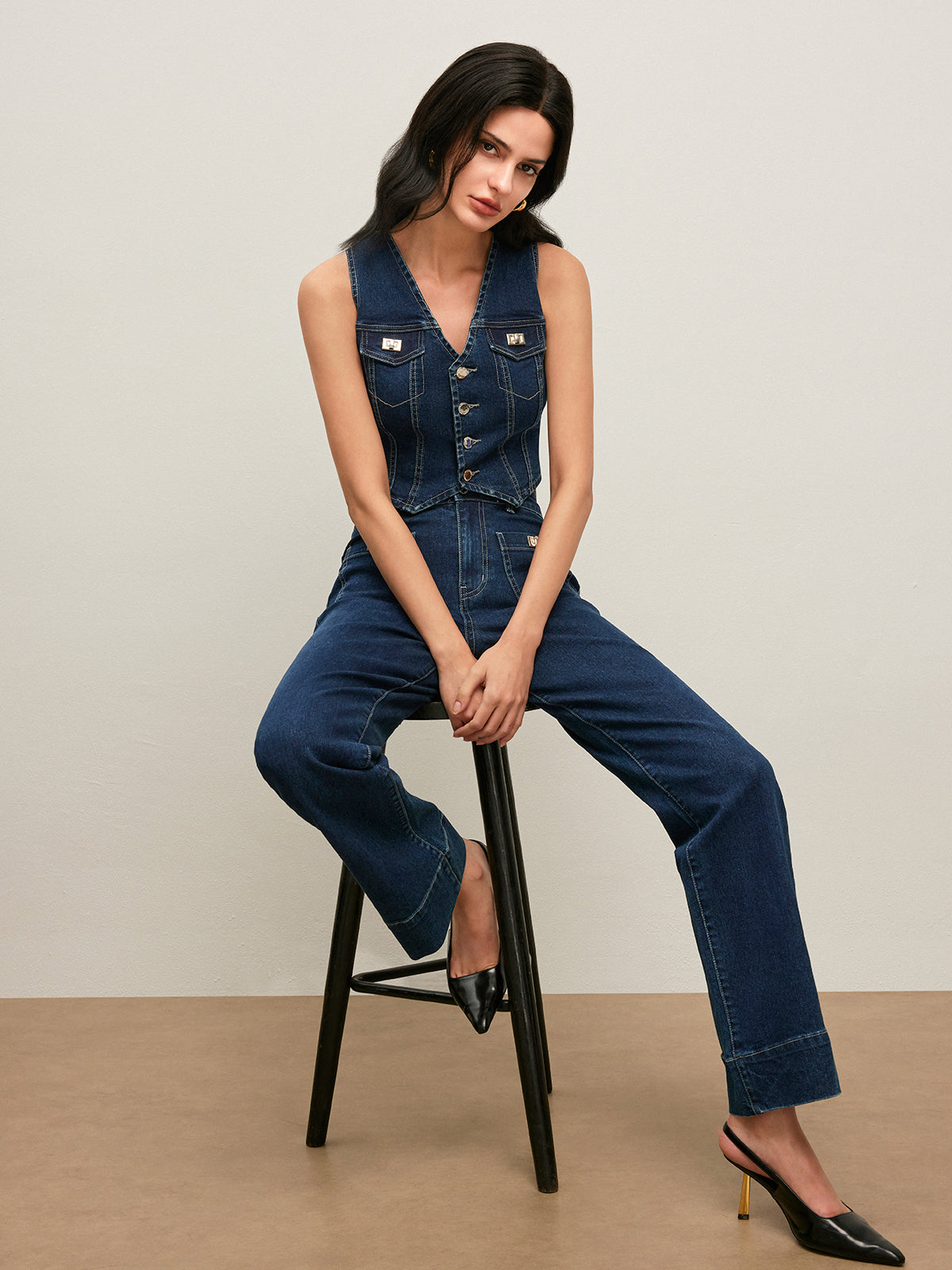 Klassisk väst med knappar i denim