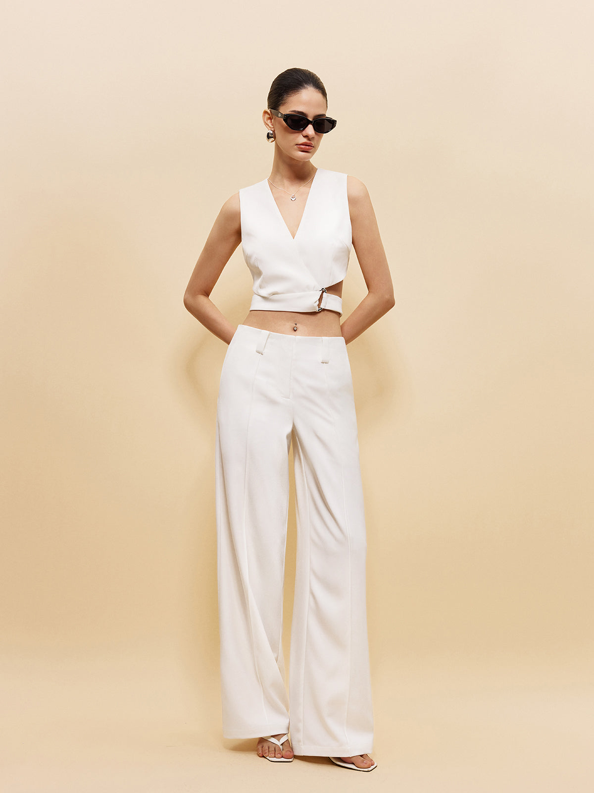 V-ringad crop top med sidodetalj