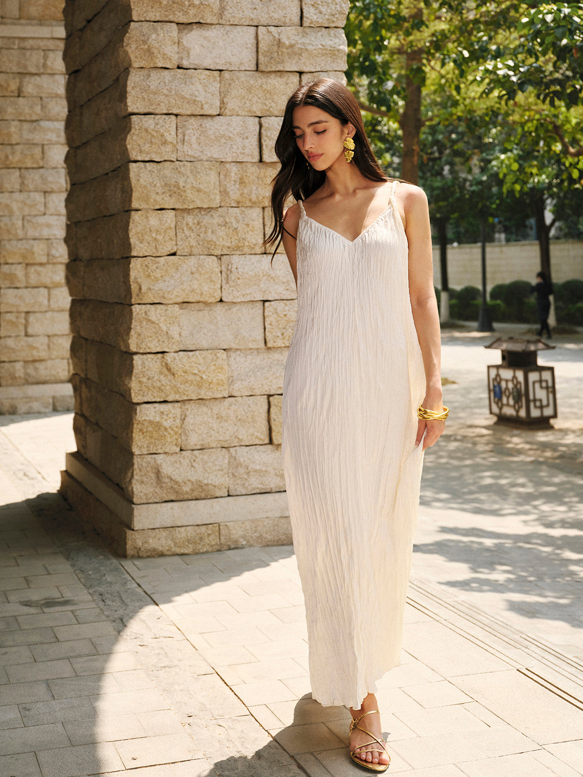 Camisole-Kleid aus Satin mit V-Ausschnitt
