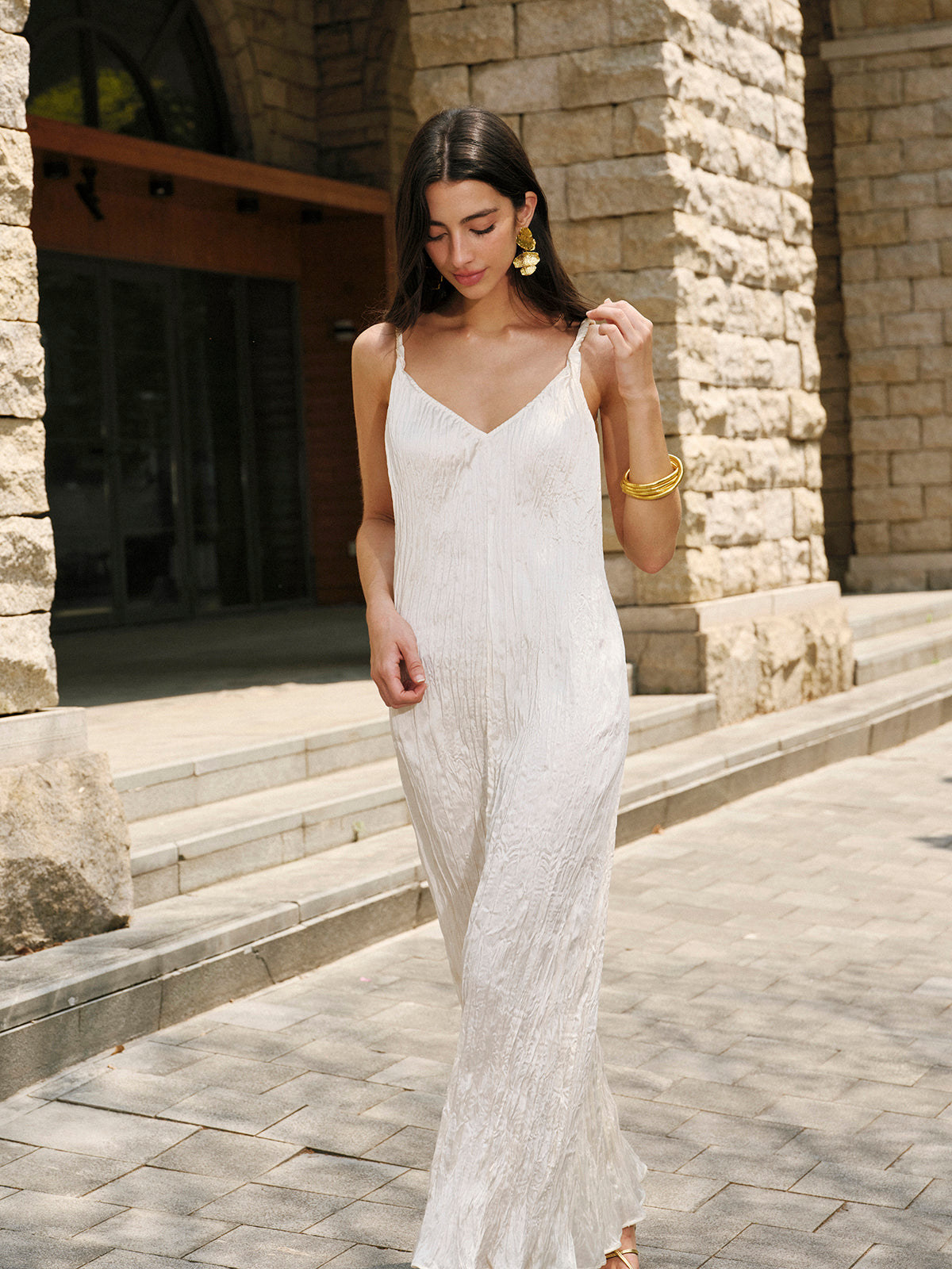 Camisole-Kleid aus Satin mit V-Ausschnitt