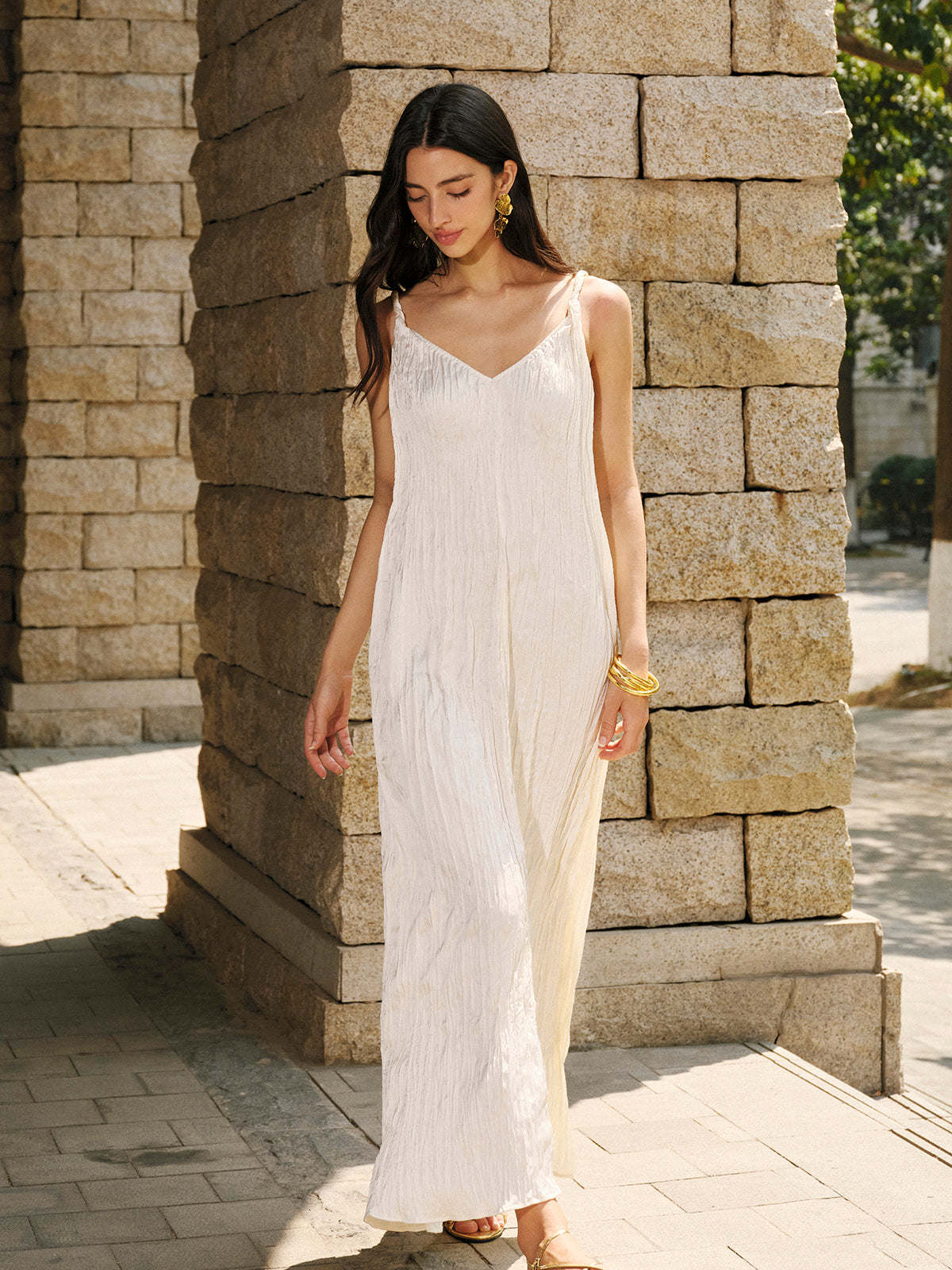 Camisole-Kleid aus Satin mit V-Ausschnitt