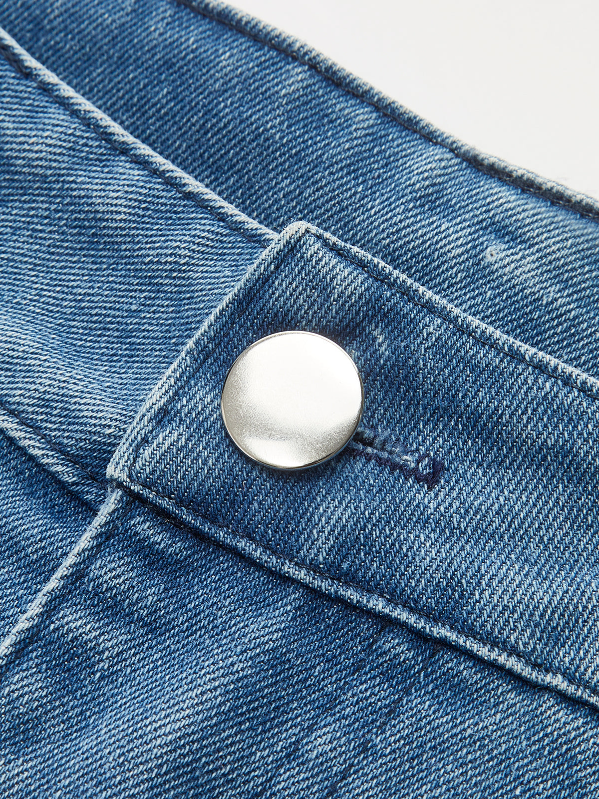 Jeanshose mit mittelhohem Bund und Farbblockdesign