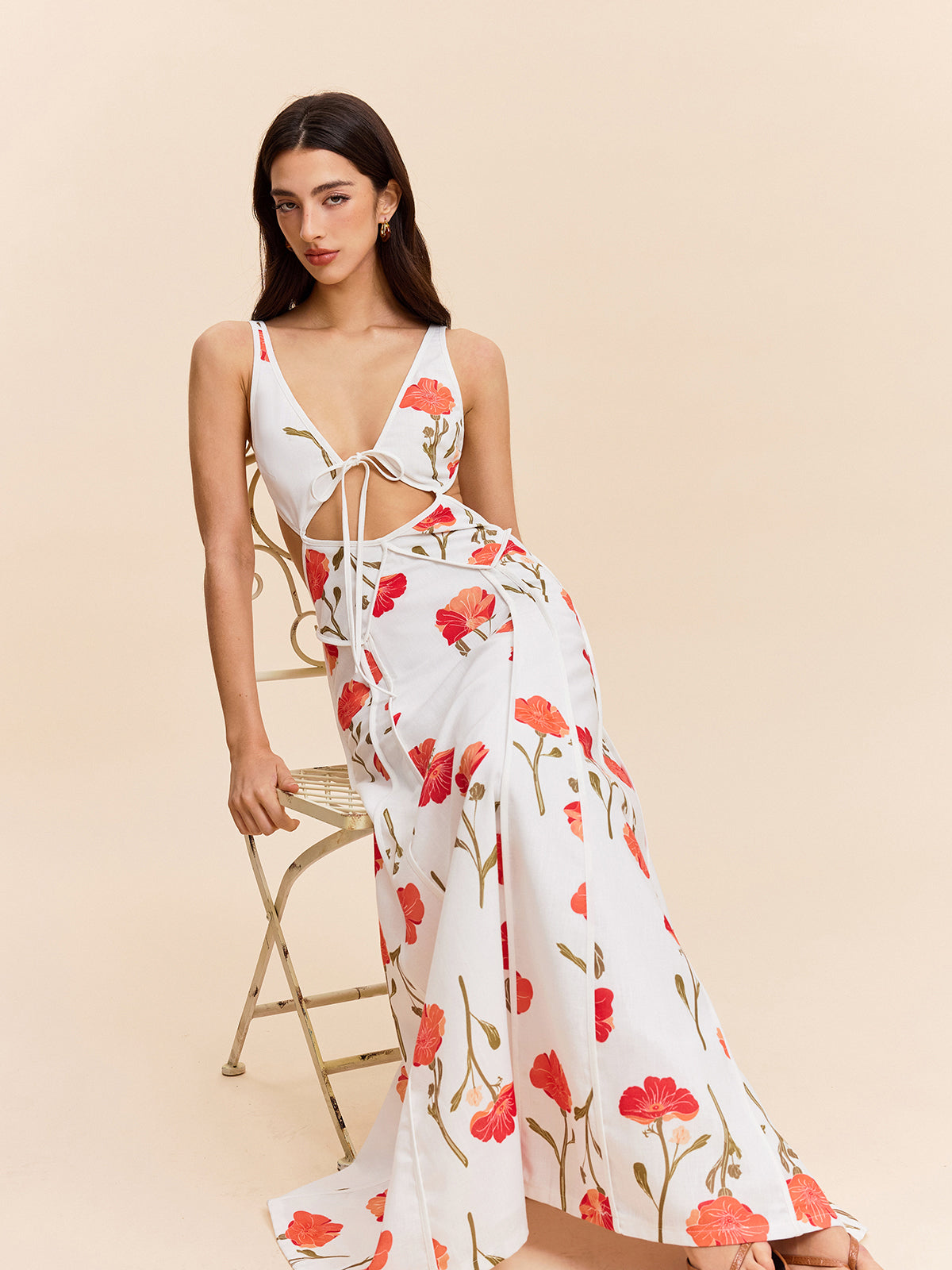 Kleid mit Blumenmuster und Cut-Outs zum Binden am Rücken