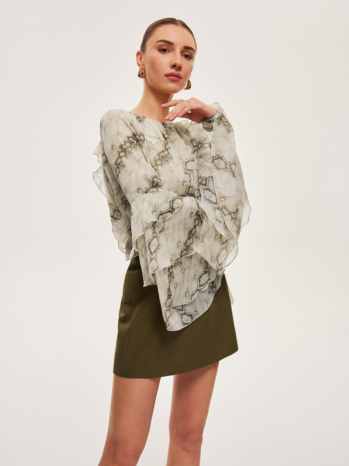 Halbtransparente Chiffonbluse mit Rüschenärmeln und Print