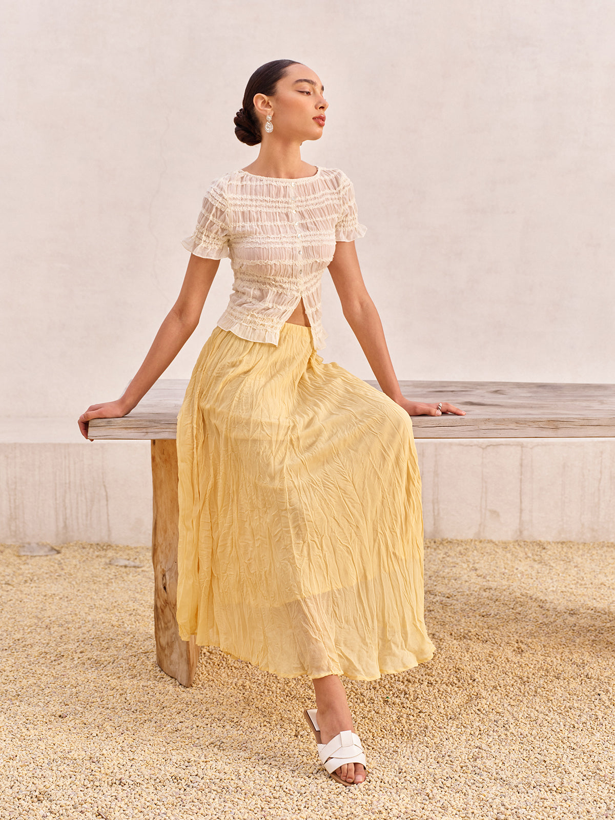 Faltenrock mit hoher Taille und asymmetrischem Saum