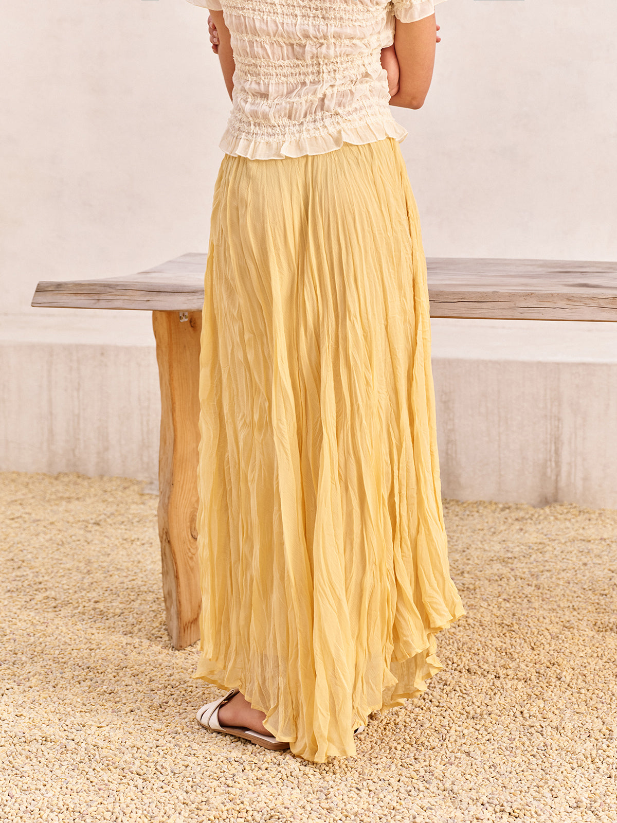 Faltenrock mit hoher Taille und asymmetrischem Saum