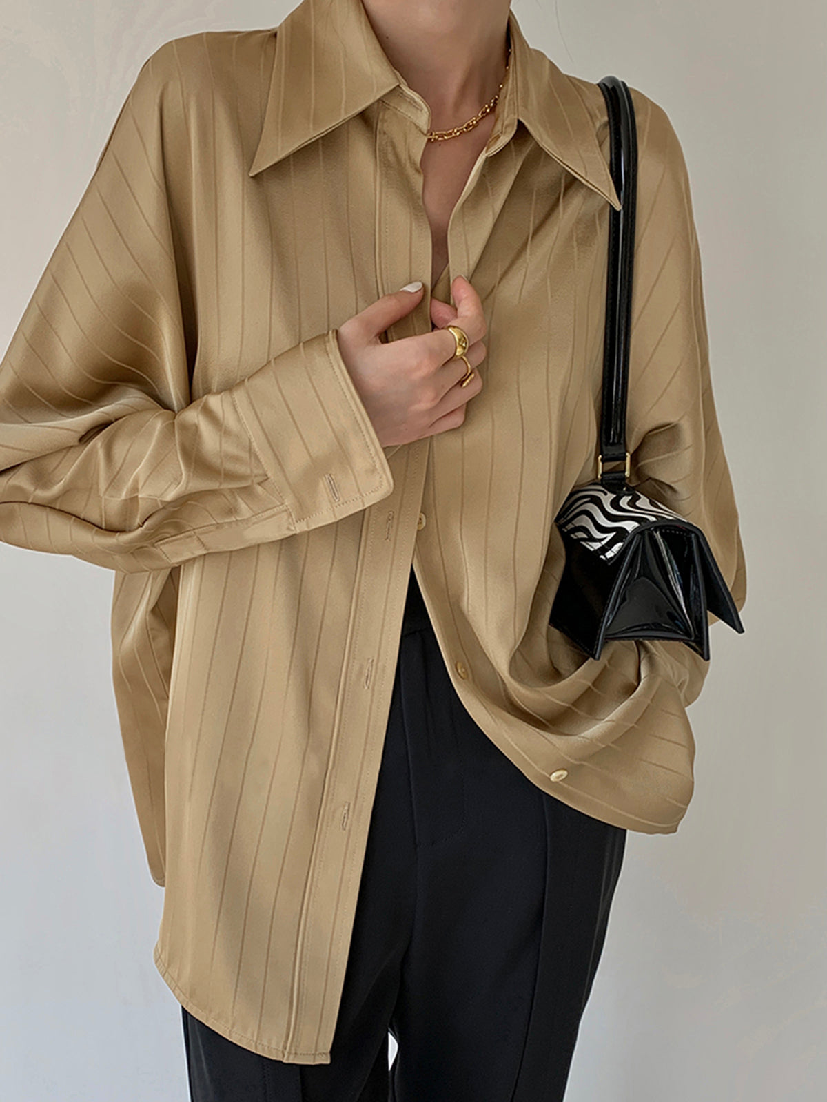 Charlotte Oversized Skjorta Med Knappar Och Krage 