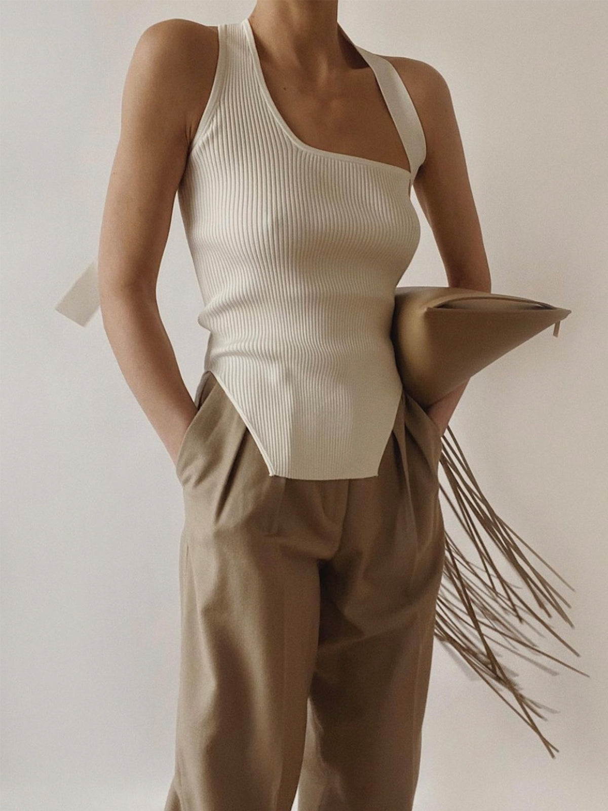Asymmetrische Neckholder-Rippweste 