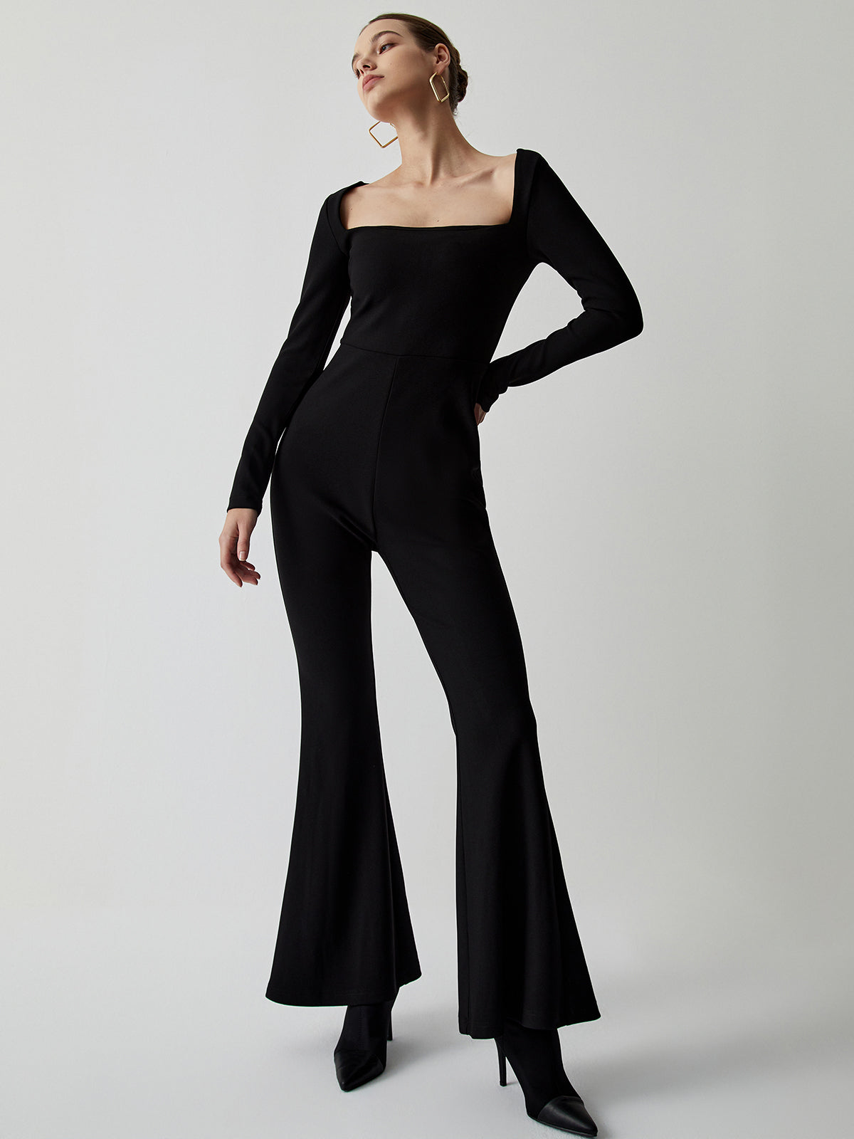 Fyrkantig halsringning med långa ärmar och utsvängd jumpsuit 