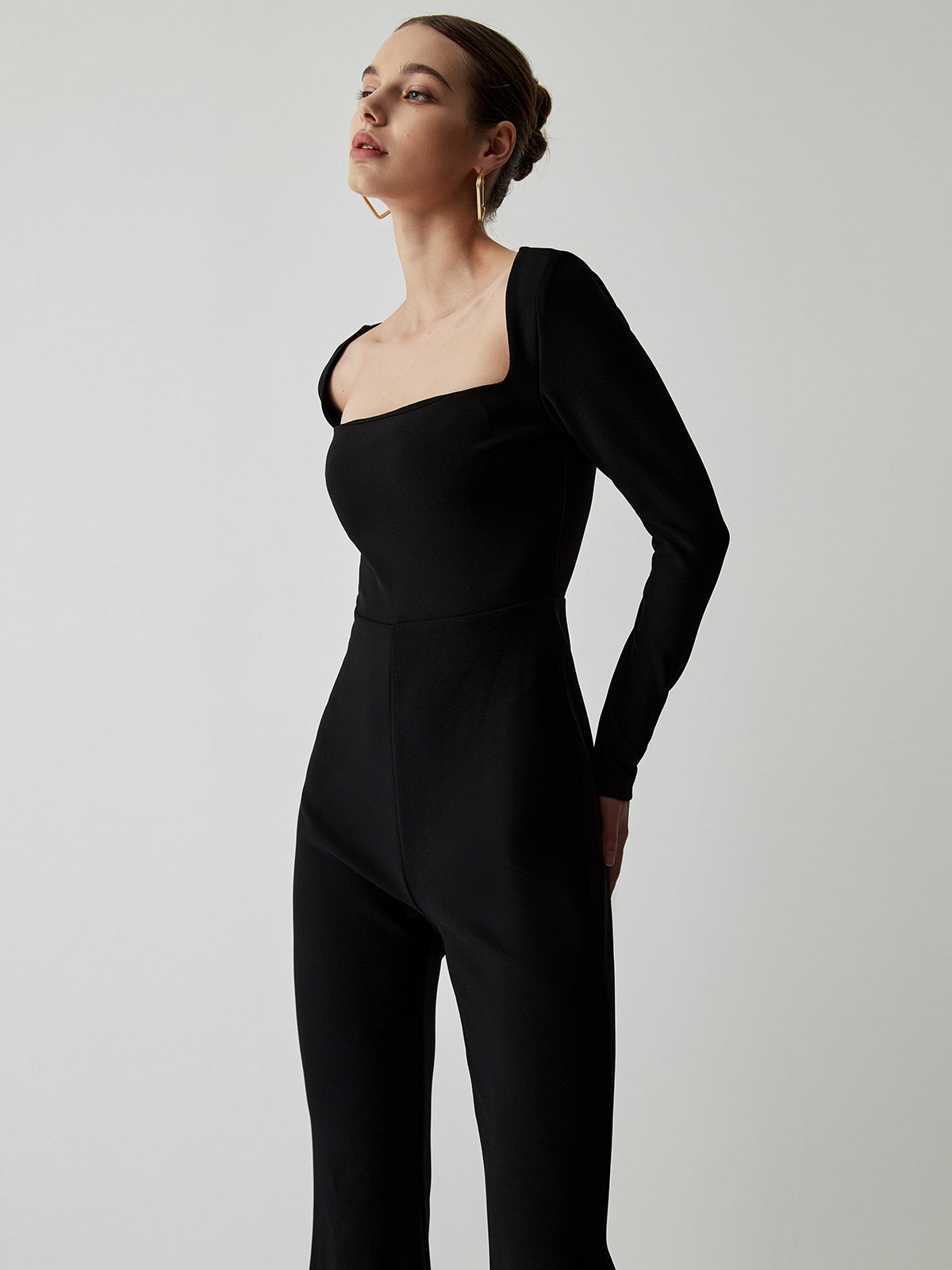 Fyrkantig halsringning med långa ärmar och utsvängd jumpsuit 