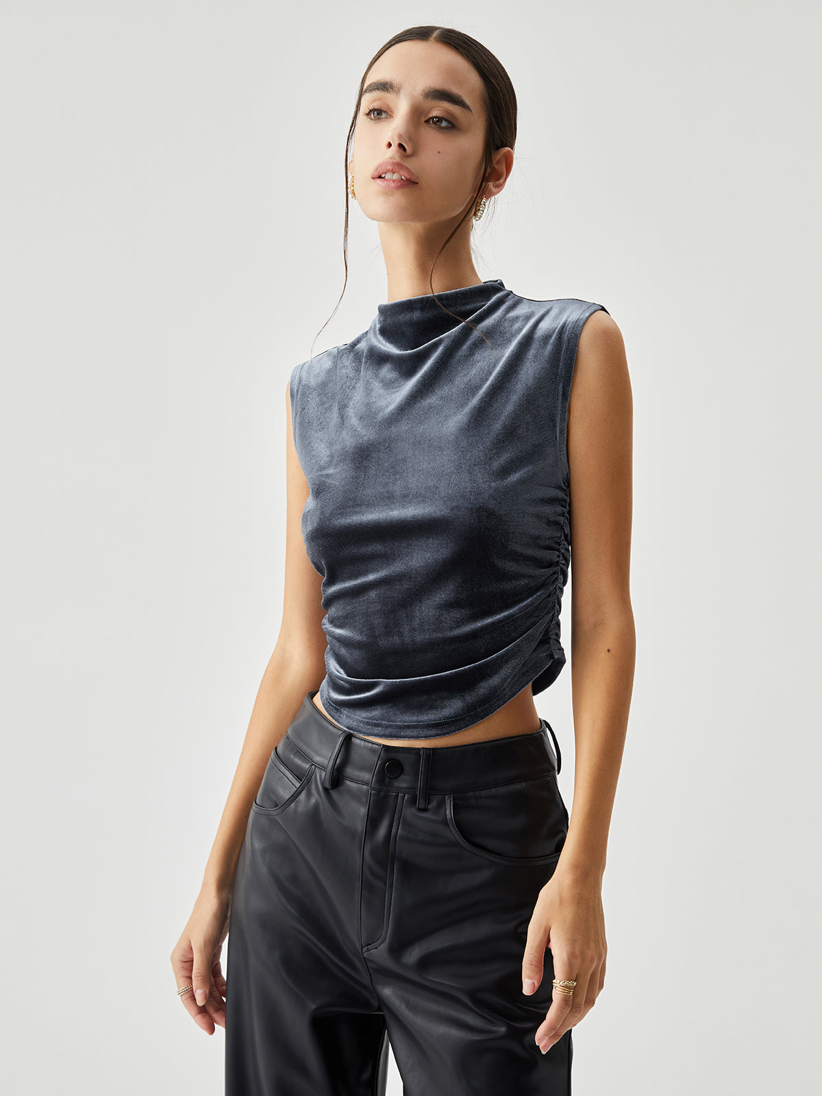 Ärmlös Crop Top med Draperad Sammetsringning 
