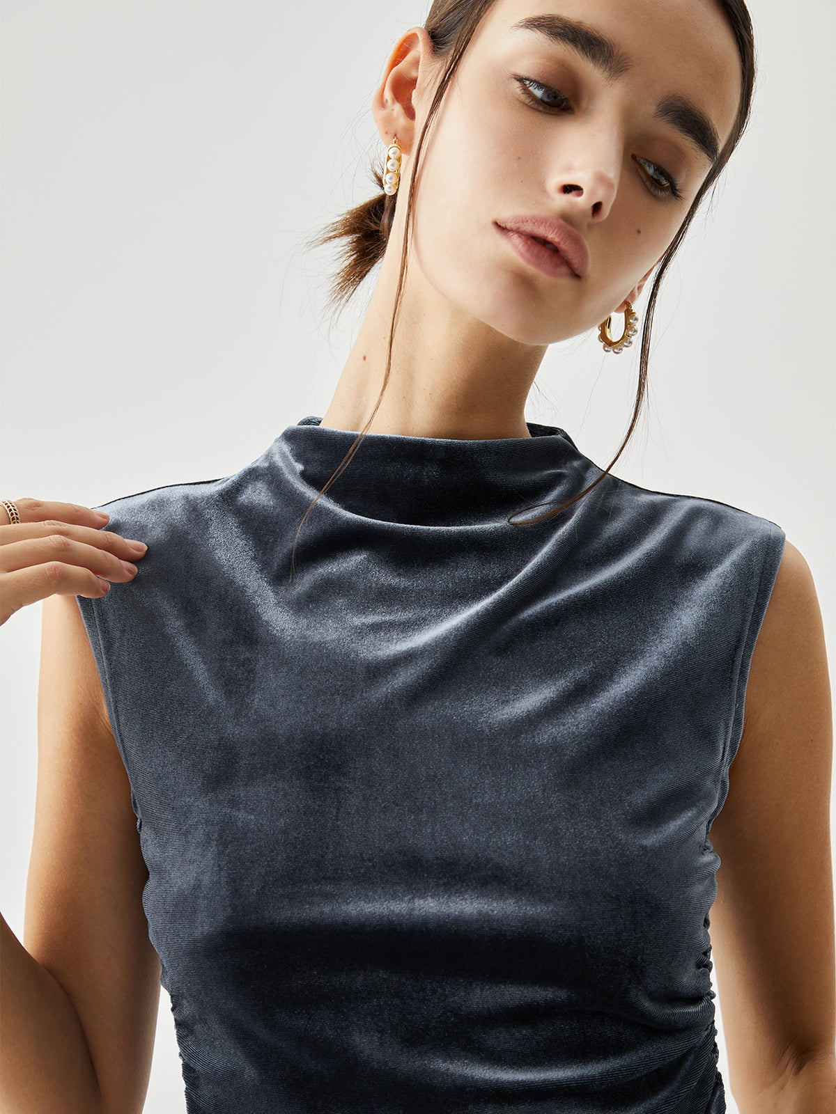 Ärmlös Crop Top med Draperad Sammetsringning 