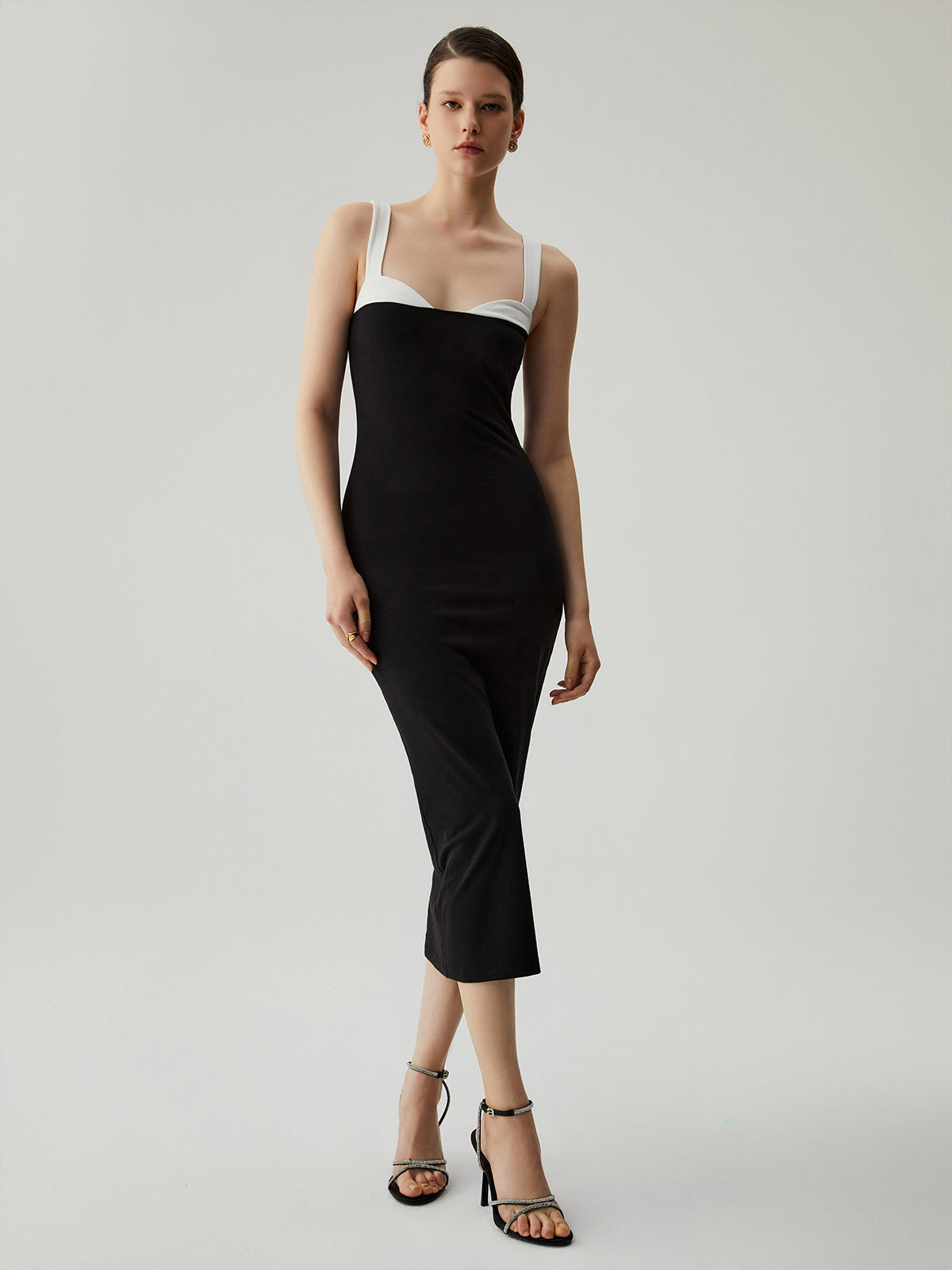 Bodycon-klänning med lapptäcke och hjärtformad krage 