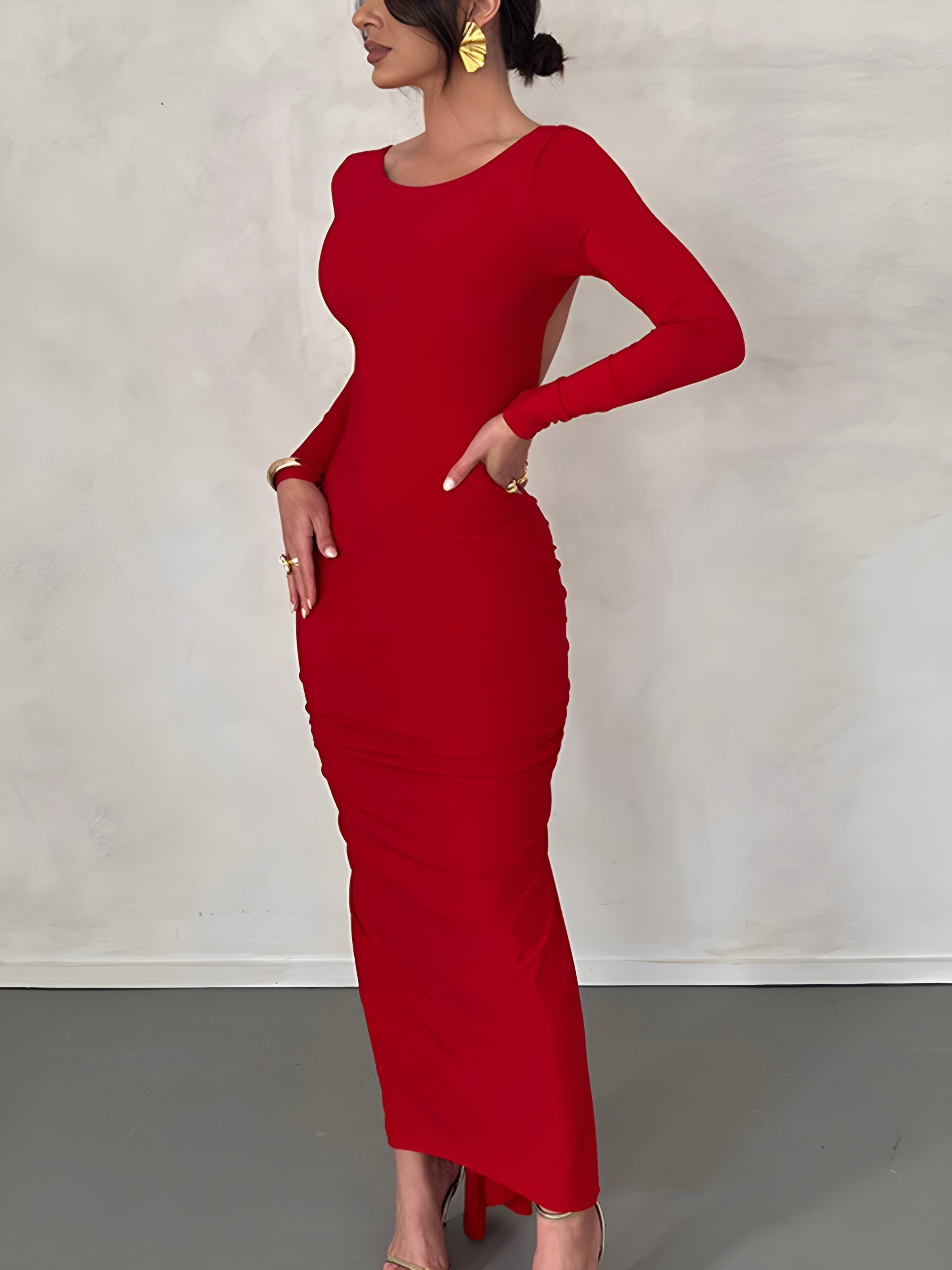 Gerüschtes Maxikleid mit offenem Rücken und langen Ärmeln 