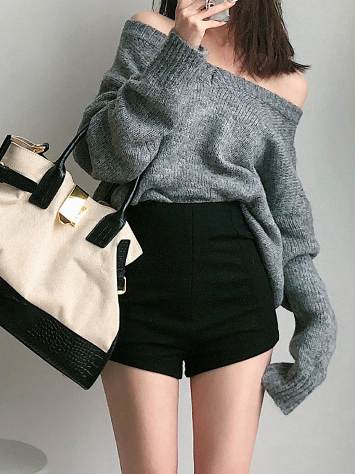 Einfarbige Shorts mit hohem Bund und Reißverschluss 