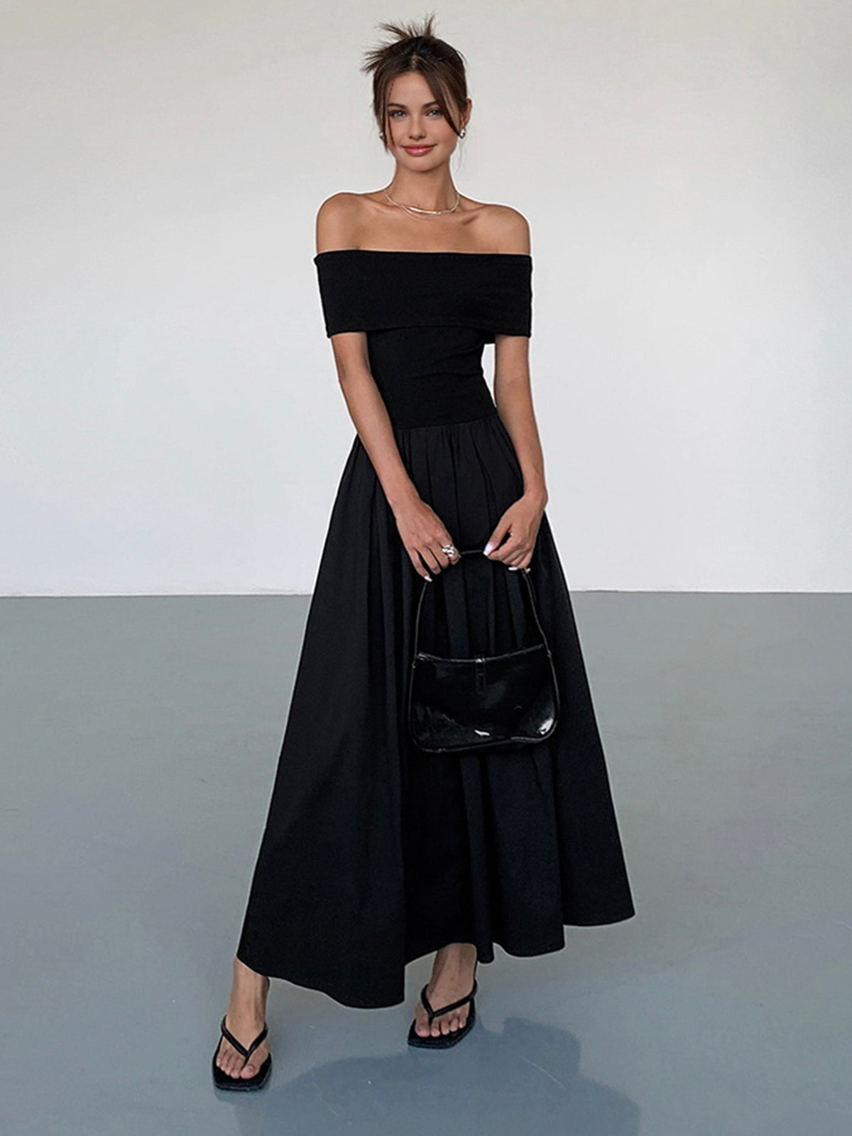 Frenchy – Langes, einfarbiges, schulterfreies Kleid 