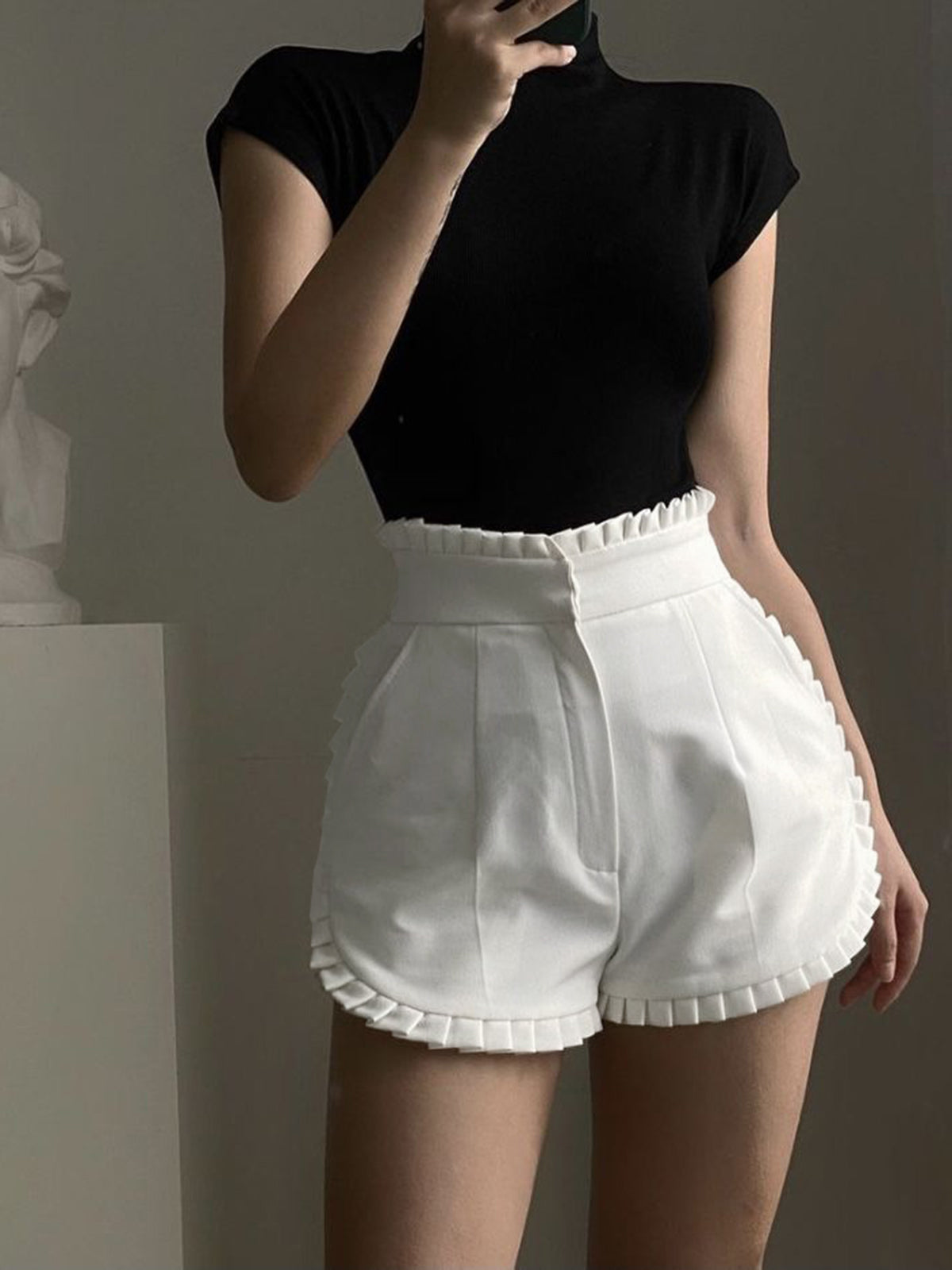 Shorts mit Faltenbesatz 