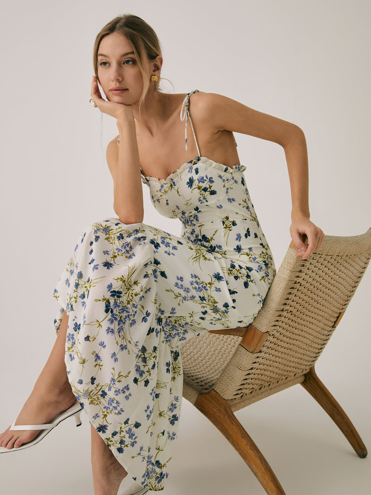 Langes Camisole-Kleid mit Rüschen und Blumenmuster 