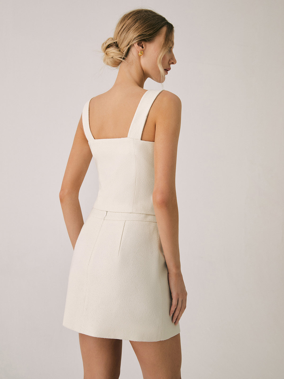 Elegante Weste mit Perlenschnalle