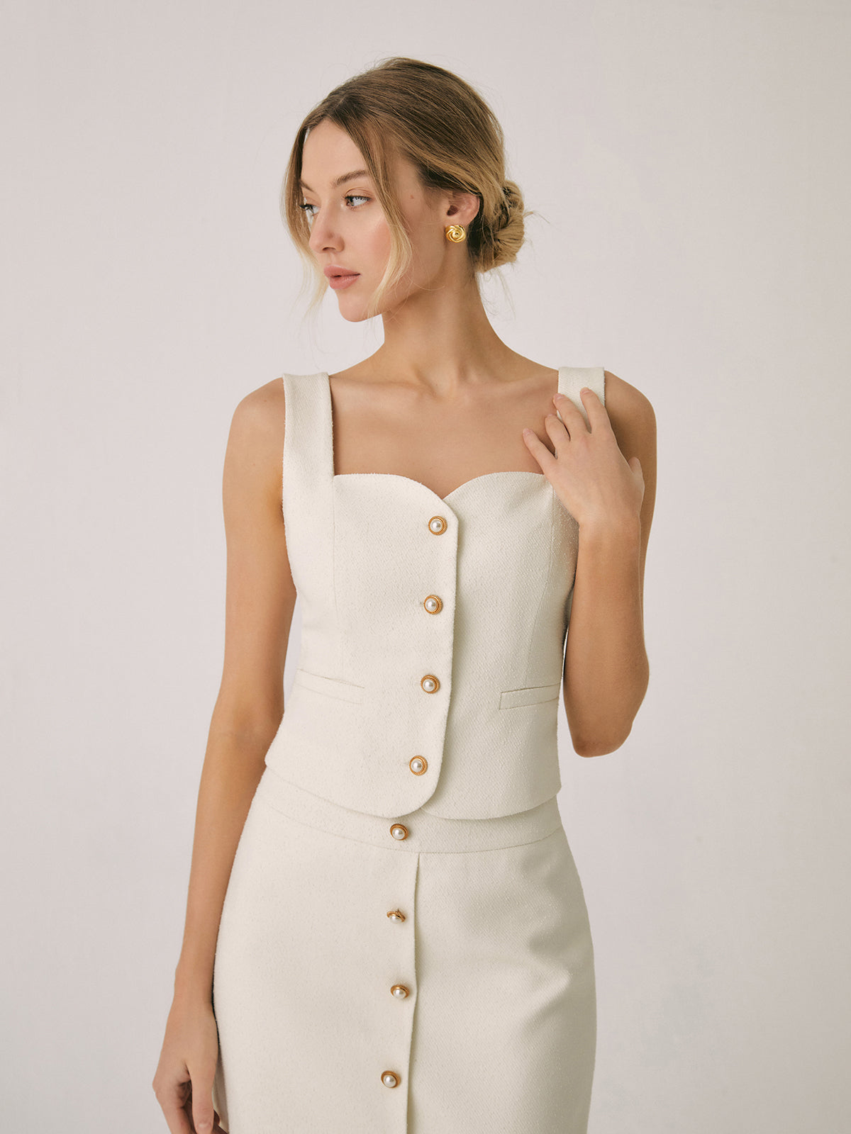 Elegante Weste mit Perlenschnalle