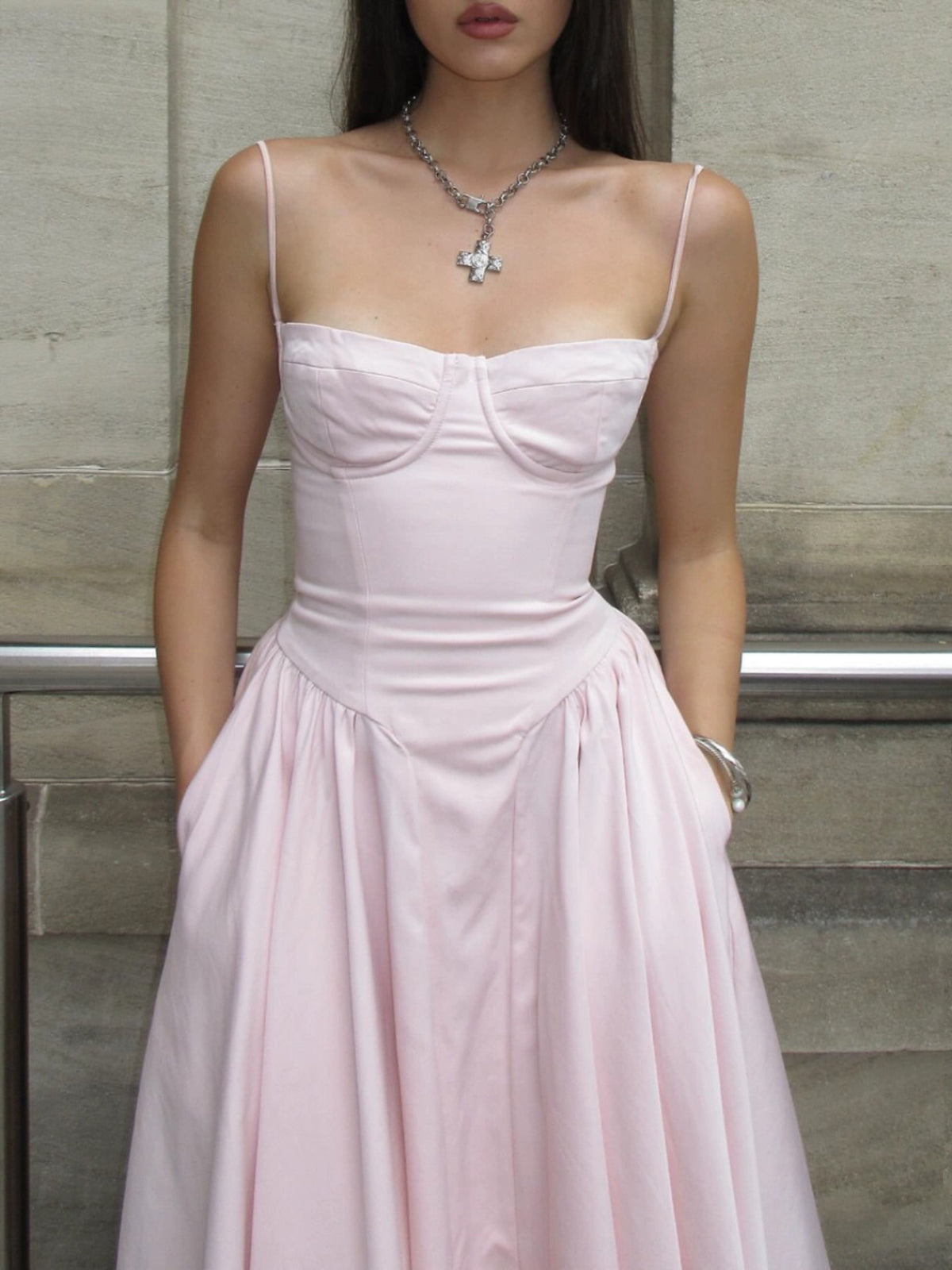 Einfarbiges Camisole-Midikleid mit herzförmigem Ausschnitt 