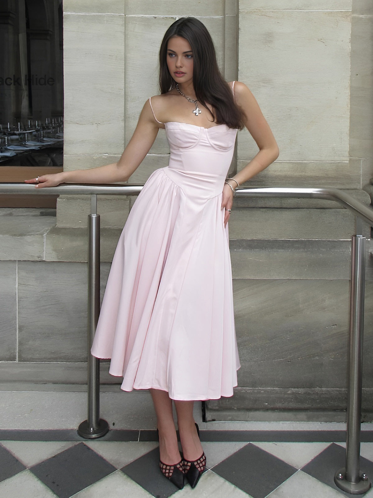 Einfarbiges Camisole-Midikleid mit herzförmigem Ausschnitt 