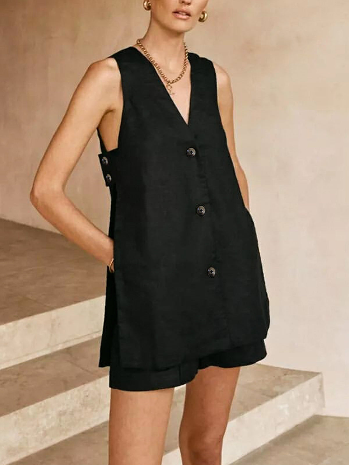 Set aus ärmelloser Weste mit V-Ausschnitt und Shorts mit hoher Taille 