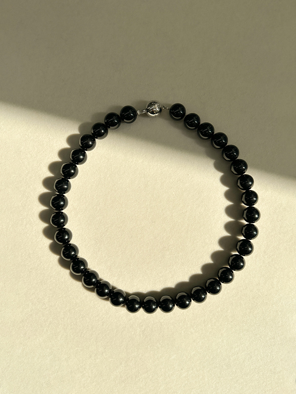Elegante schwarze Onyx-Perlenkette 