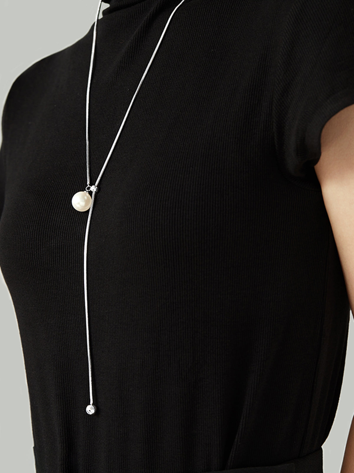 Pärlhalsband med Lariat-motiv i Y-format 