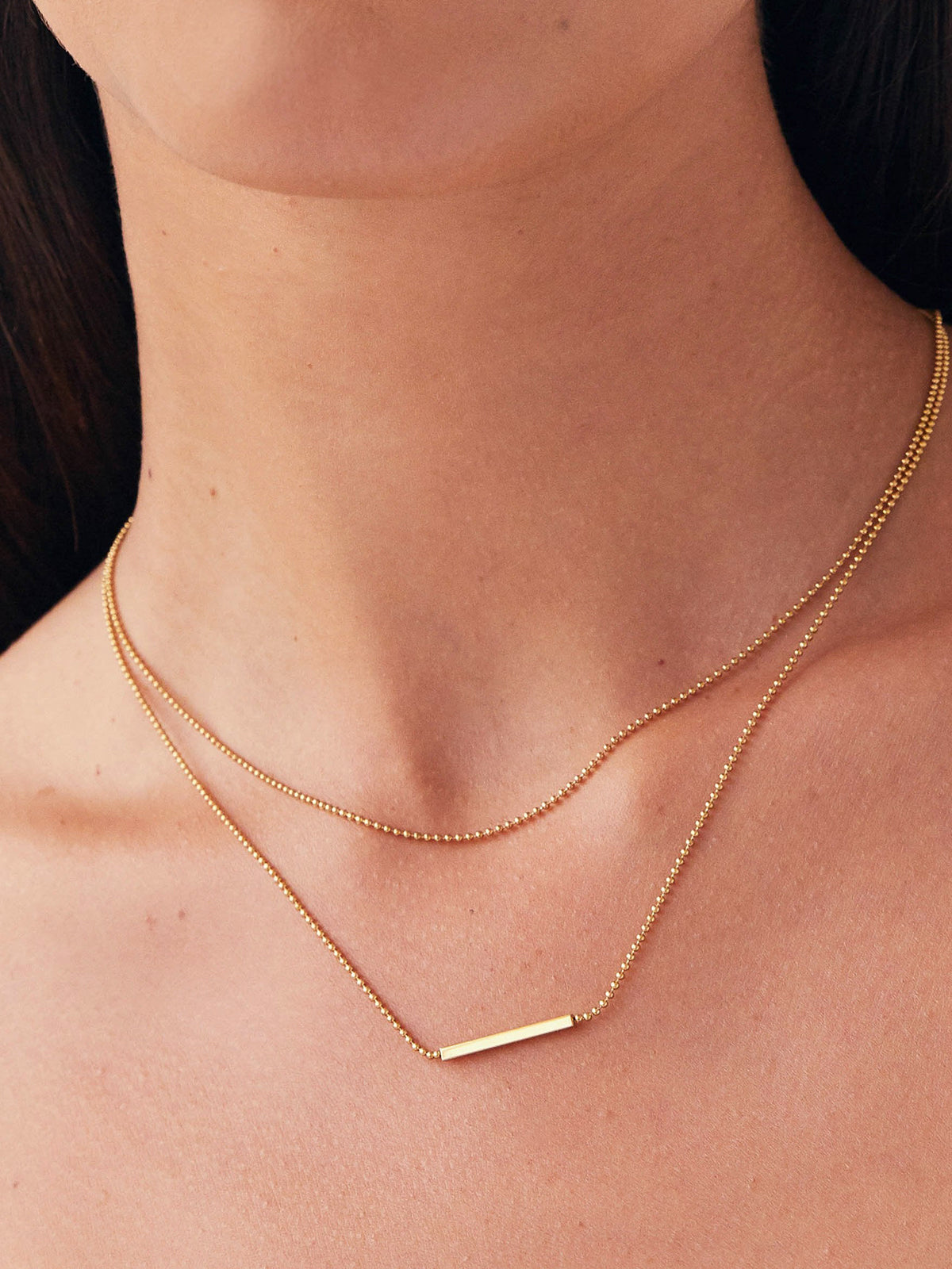 Halsband med dubbla lager av gyllene droppar 