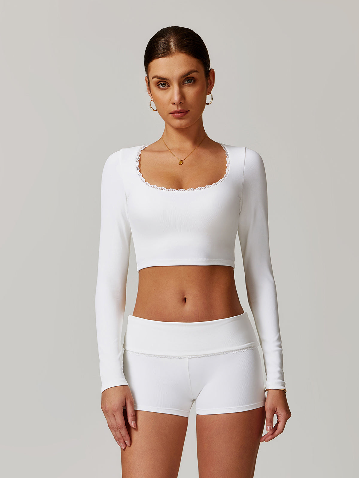 Crop Active Top med fyrkantig krage och salladskant 